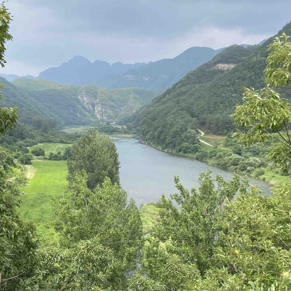 Guided hikes in South Korea