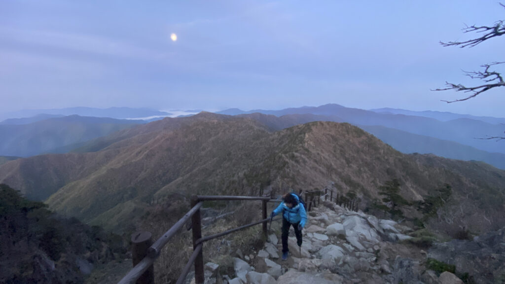 Jirisan multi-day traverse hike South Korea