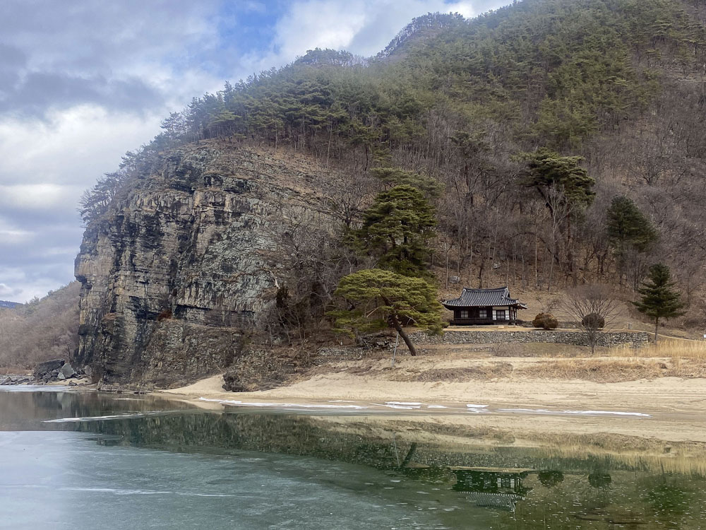 Guided hikes in South Korea