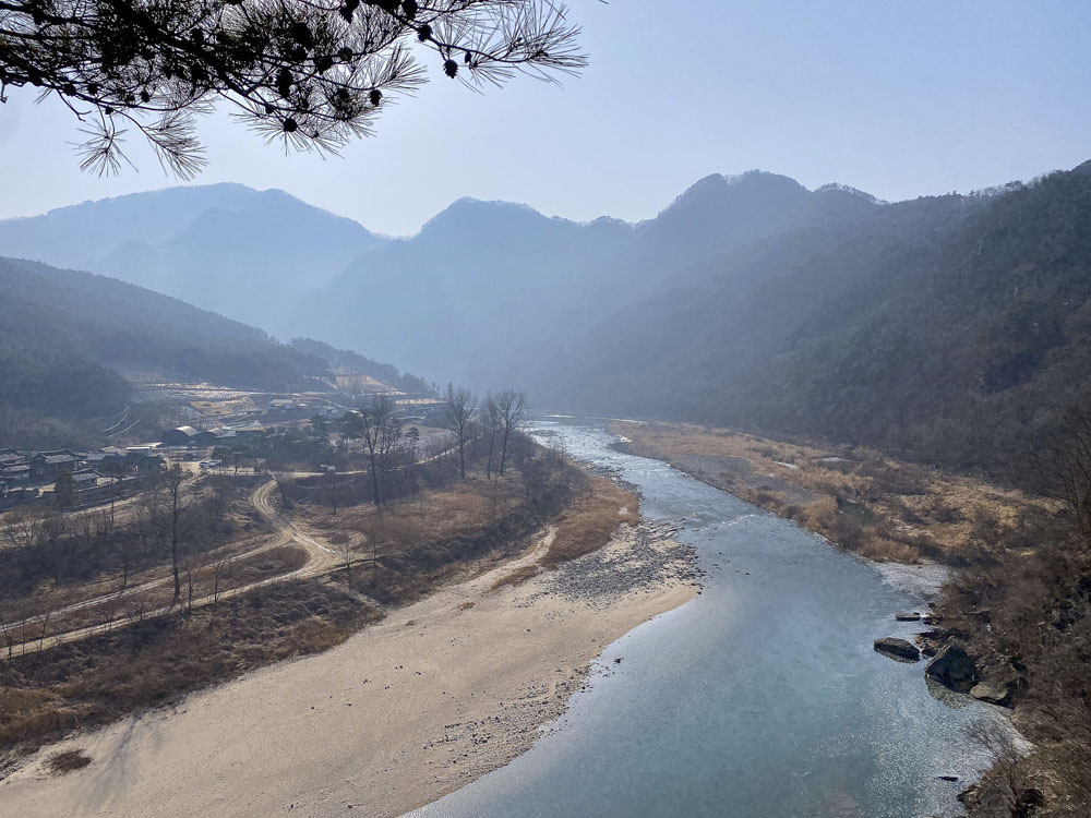 Guided hikes in South Korea